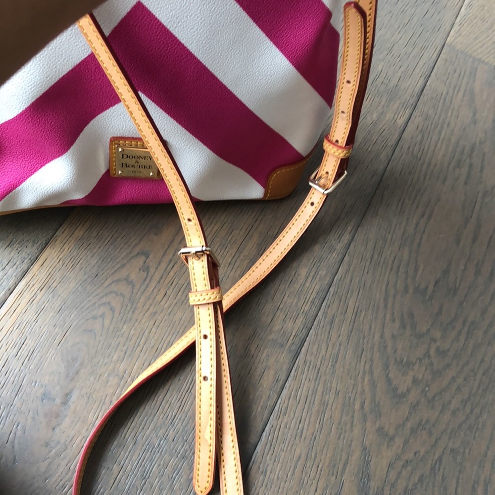 Chevron Stefano Leather Dooney & Bourke Crossbody Bag - Picture 8 of 8
